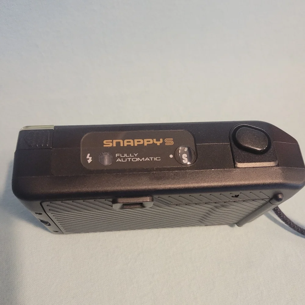 Vintage Canon Snappy-S 35 mm Film Camera, Fully Automatic Point and Shoot.